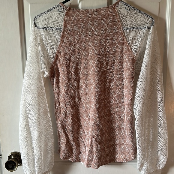 Buckle top. Like new - Picture 3 of 3